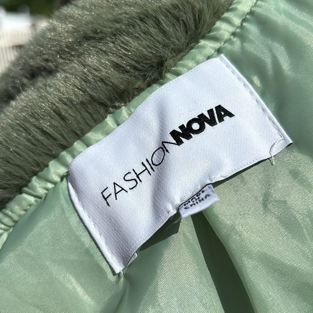 NWOT Fashion Nova Cropped Puffer Jacket Size XL - Picture 6 of 6